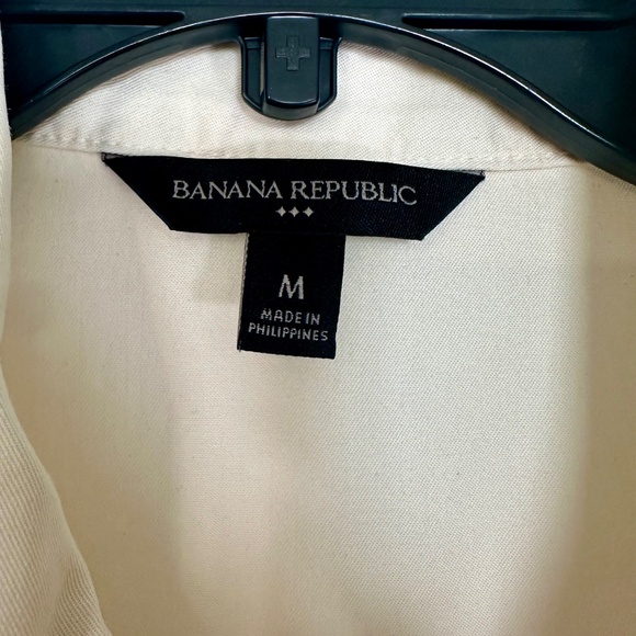 Banana Republic Women’s Cream Cropped Button Down Shirt Medium - Picture 4 of 6